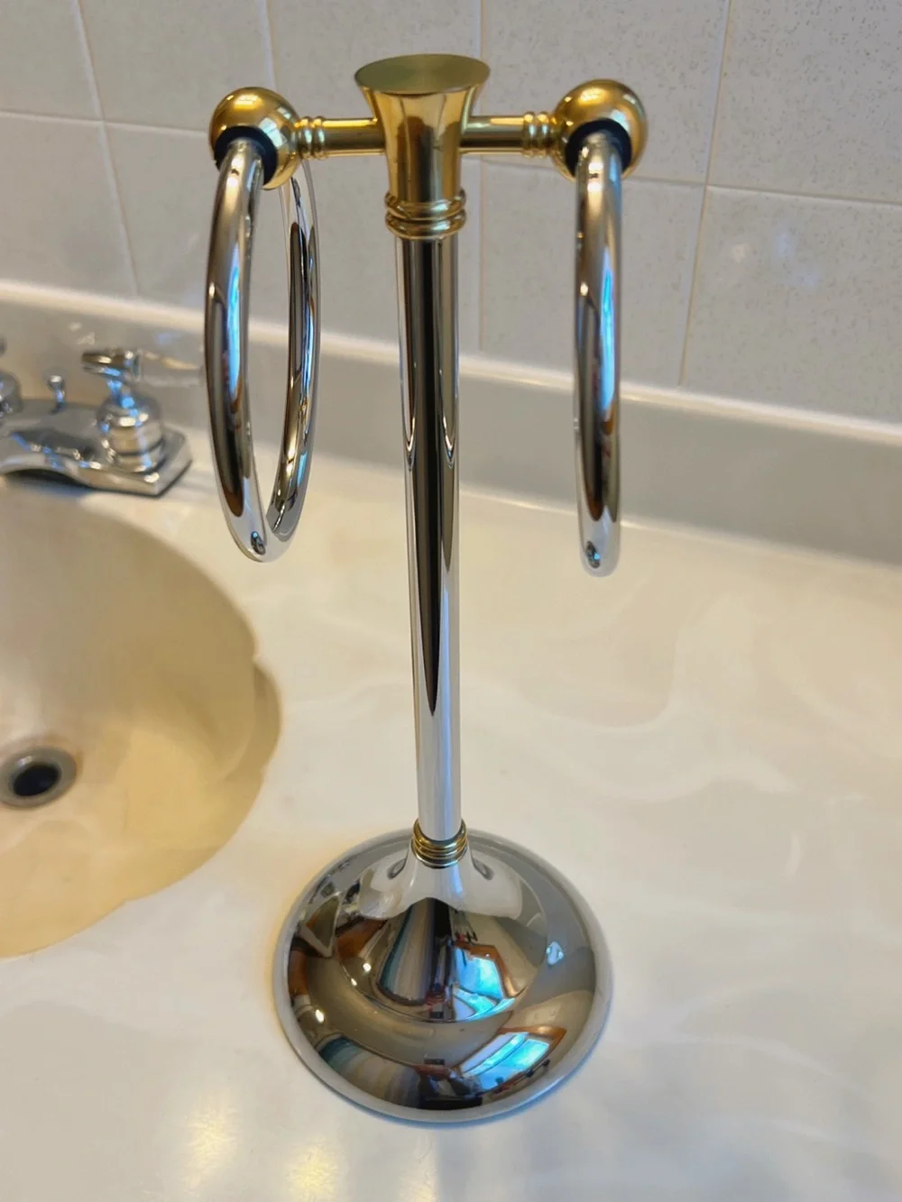 Vintage 2 Ring Countertop Towel Holder
